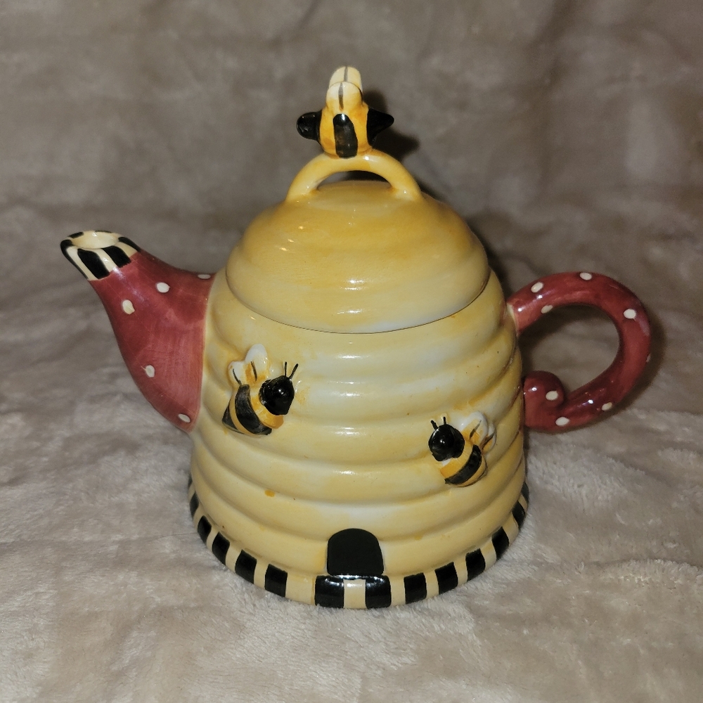 New Debbie Mumm Mini Teapot "Bee Skip"